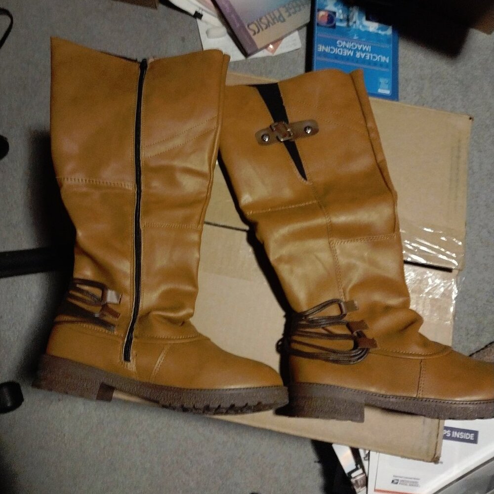 NWOT Ladies tall boots size 38 (US 7.5)